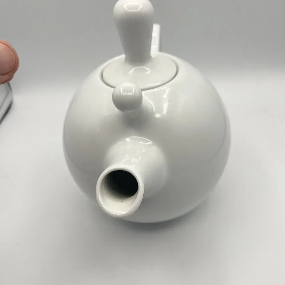 Crate & Barrel Segaform 6 Cup Glazed White Teapot with Lid